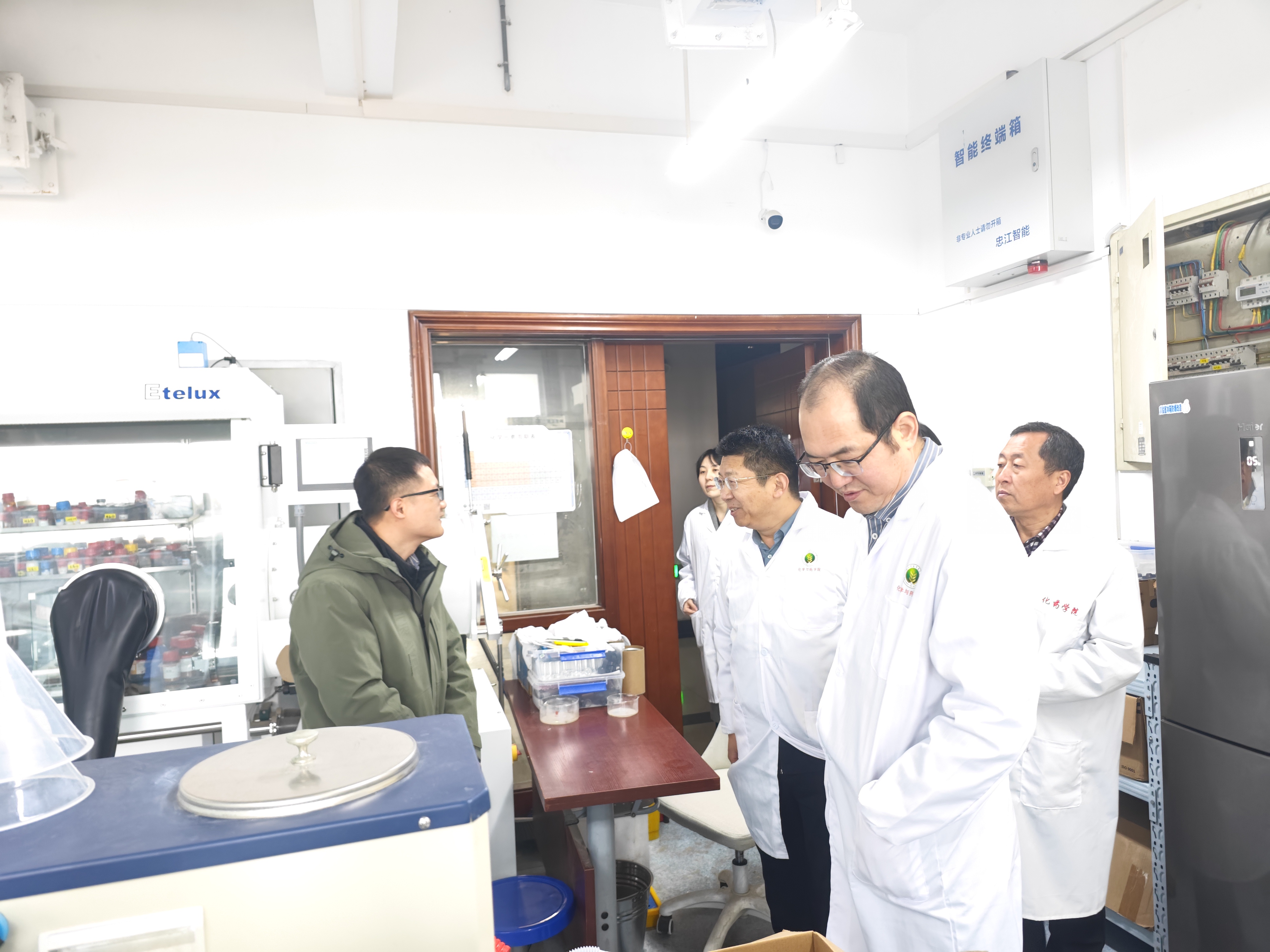 海棠书屋
开展元旦前实验室安全检查工作